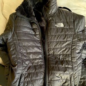 Girls (18) Reversible NorthFace (Mossbud Swirl).